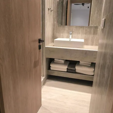 Down Town 斯基亚索斯镇